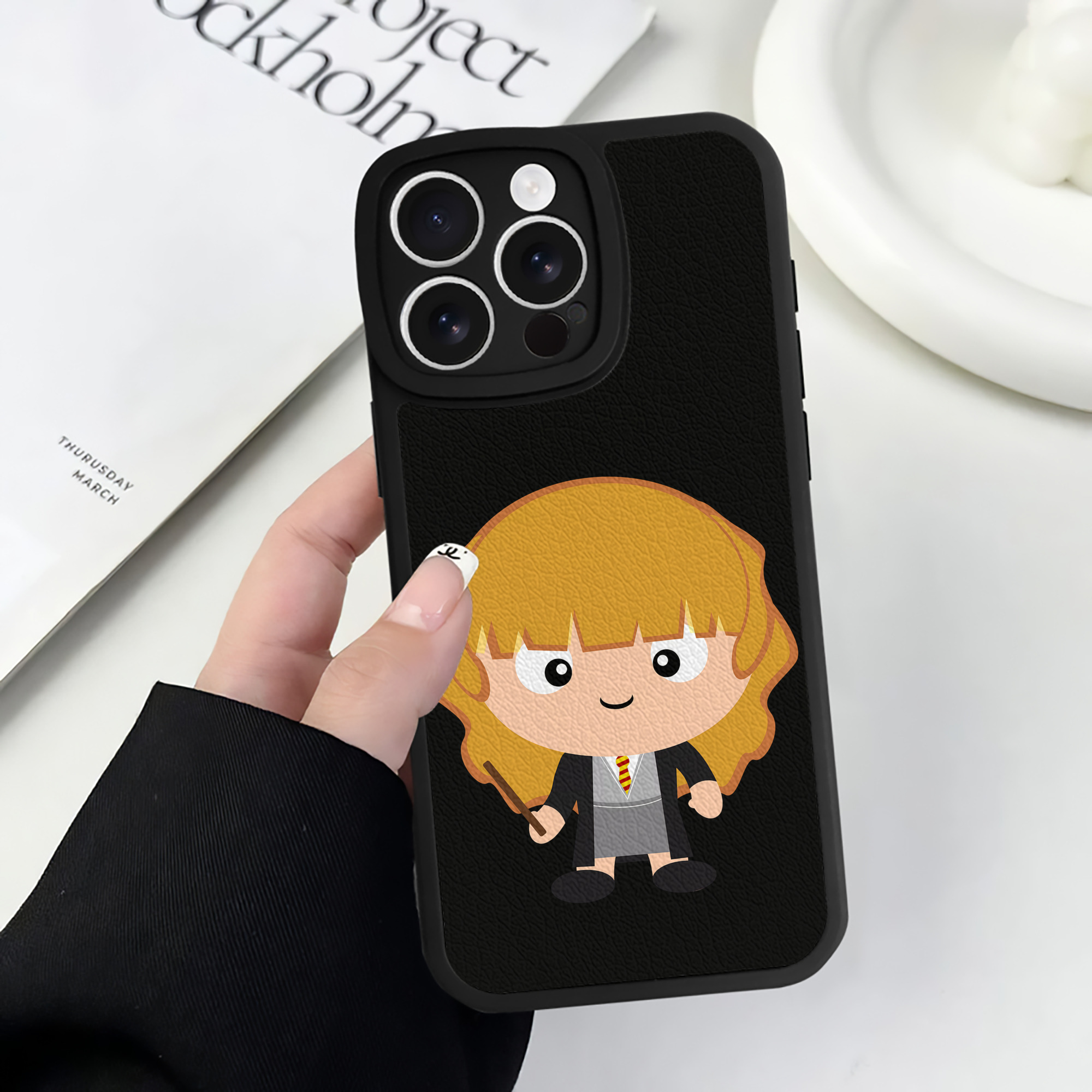 （画像用） Harry Potter ハリー・ポッターシリーズ 【iPhone 16シリーズ対応】シリコンスマホケース（レザー調） 材質：シリコン